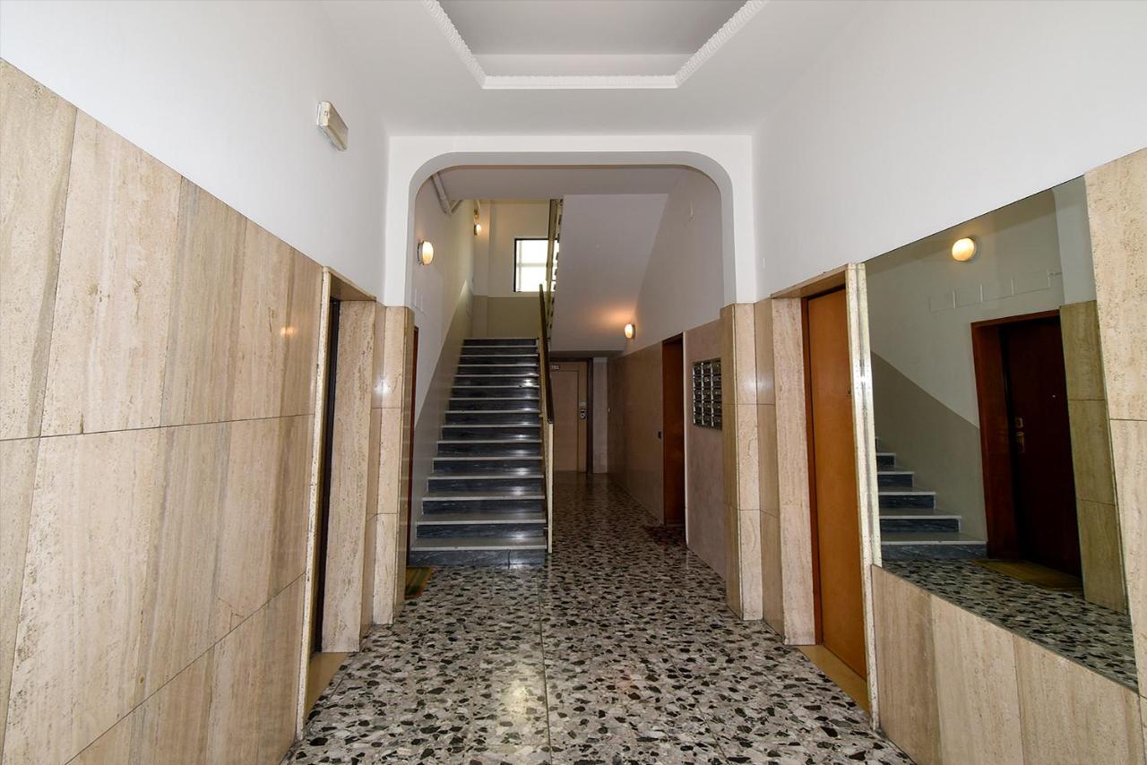 Appartamento Casa Kandinsky - 10 Minuti Da Aeroporto Di Linate *